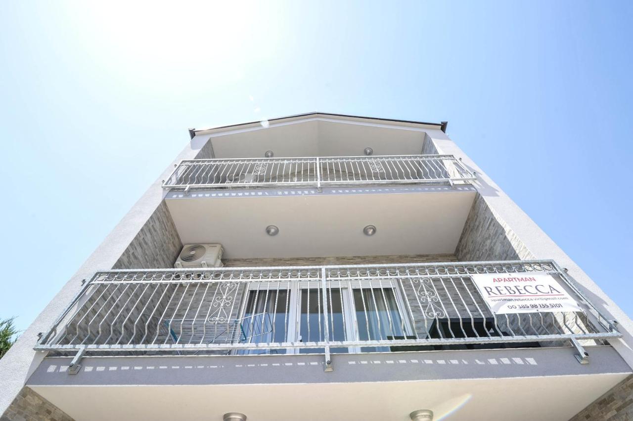 Apartmani Rebecca 비르 외부 사진
